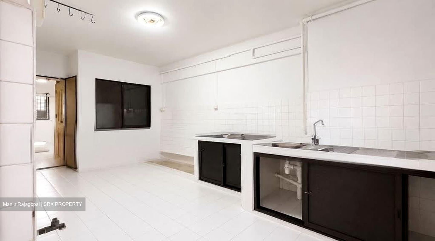 Blk 211 Jurong East Street 21 (Jurong East), HDB 3 Rooms #585628561